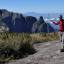 No alto do Morro da Luva, admirando o Garrafão e a Pedra do Sino, no 2o dia da travessia do Parque Nacional da Serra dos Órgãos, no Rio de Janeiro